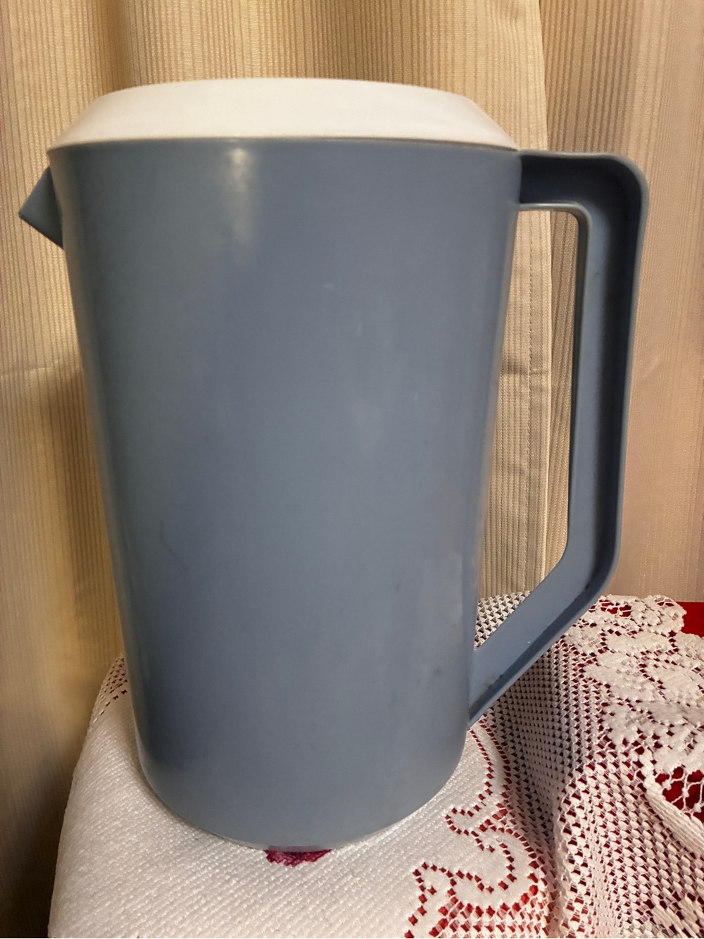 Vintage Rubbermaid Classic Blue Plastic Pitcher with White strain or pour Lid